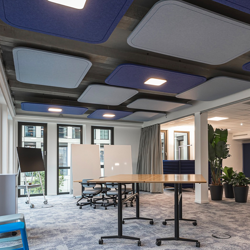 Modern kialakítású akusztikus panelek hangelnyelő és környezetbarát poliészter rostlemez csíkforma edzőtermi használatra Modern kialakítású akusztikus panelek hangelnyelő és környezetbarát poliészter rostlemez csíkforma edzőtermi használatra